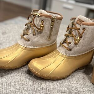 Sperry Women's Gold and Cream Winter Boots